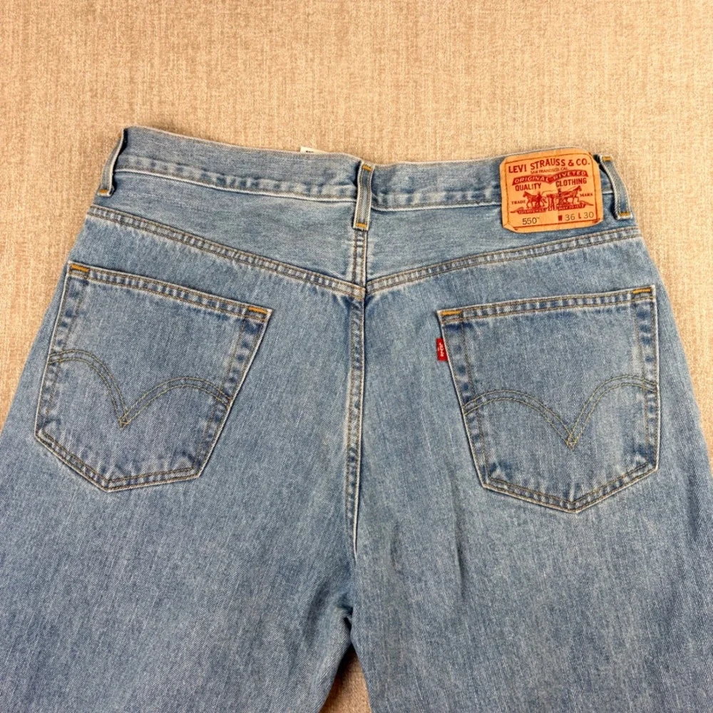 Vintage 02/06 Levis 550 Relaxed Fit Tapered Leg Blue Denim Jeans Mens 36x30 Y2K
